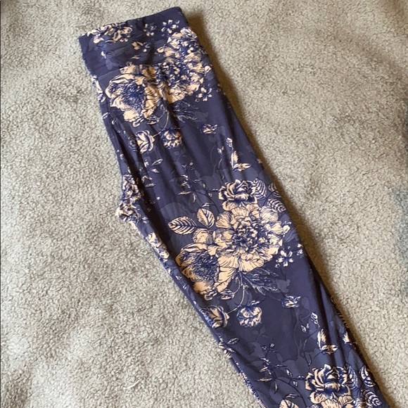 2/$18 🎉 LuLaRoe OS Leggings - Picture 2 of 2